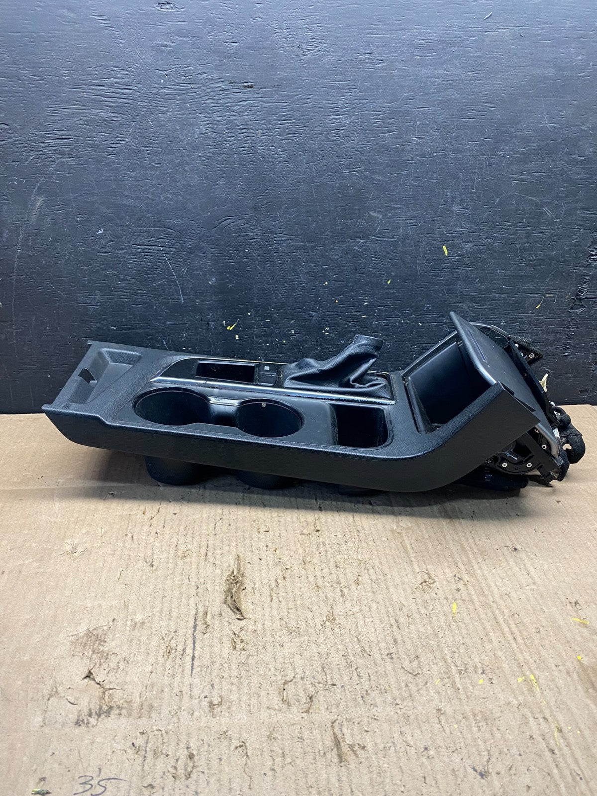 2018 2019 Hyundai Sonata CenterConsole Shifter Cup Holder Bezel Oem P3576 DG2