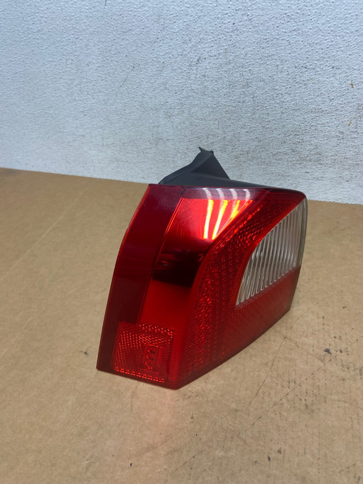 2008 to 2013 Volvo XC70 V70 Left Driver LH Tail Light Lower AE2978 LK2