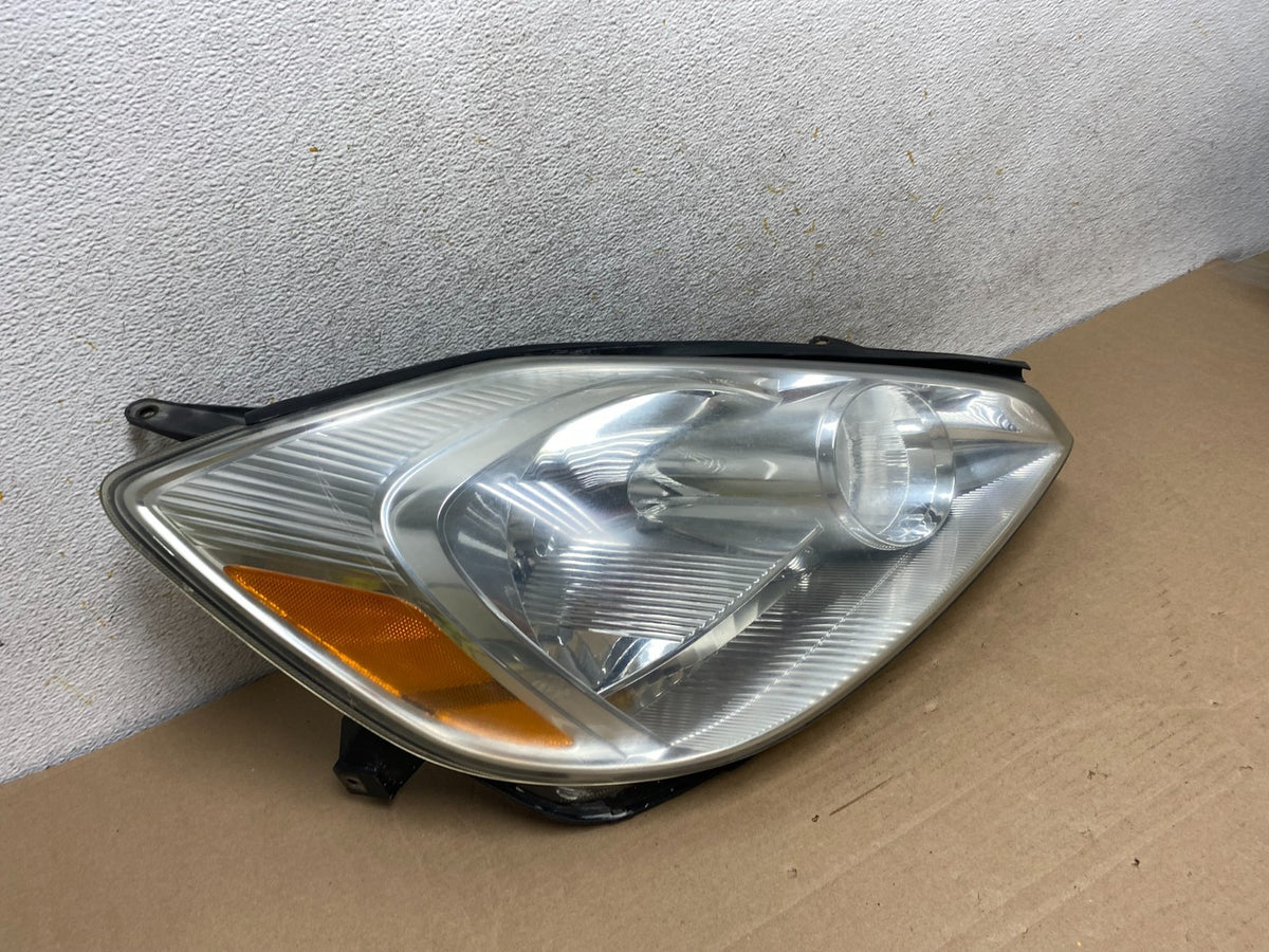 2004-2005 Toyota Sienna Right Passenger Halogen Headlight AH9328 DW2