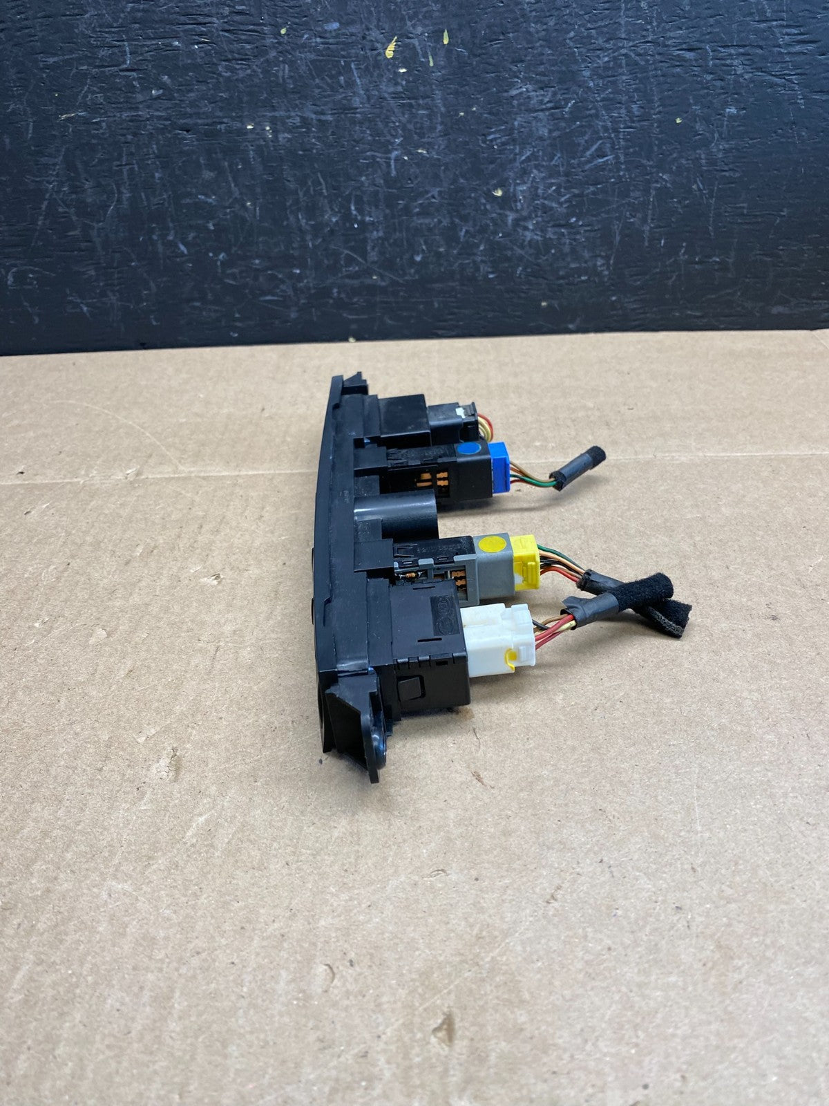 2006 - 2012 Kia Sedona Entourage Front Heated Seat Switch ESC OFF AC6250 DG2