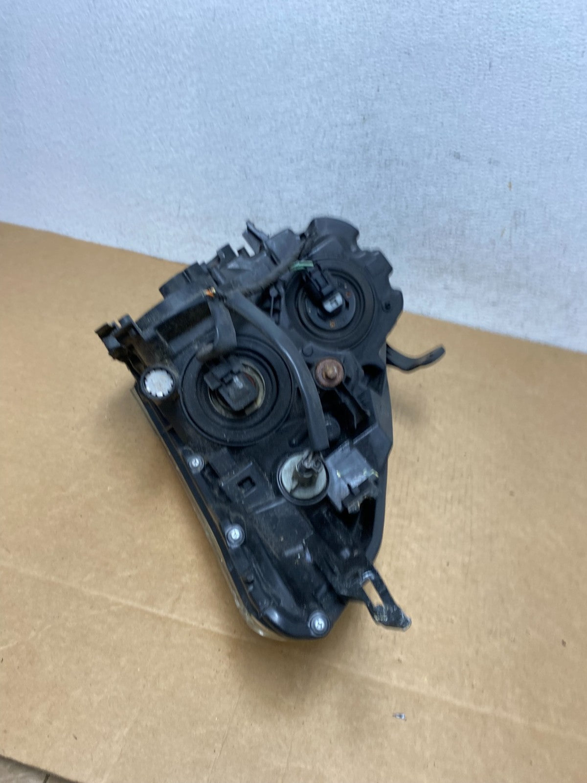2009-2013 Nissan Rogue Right Passenger Halogen Headlight AD4521 DW13