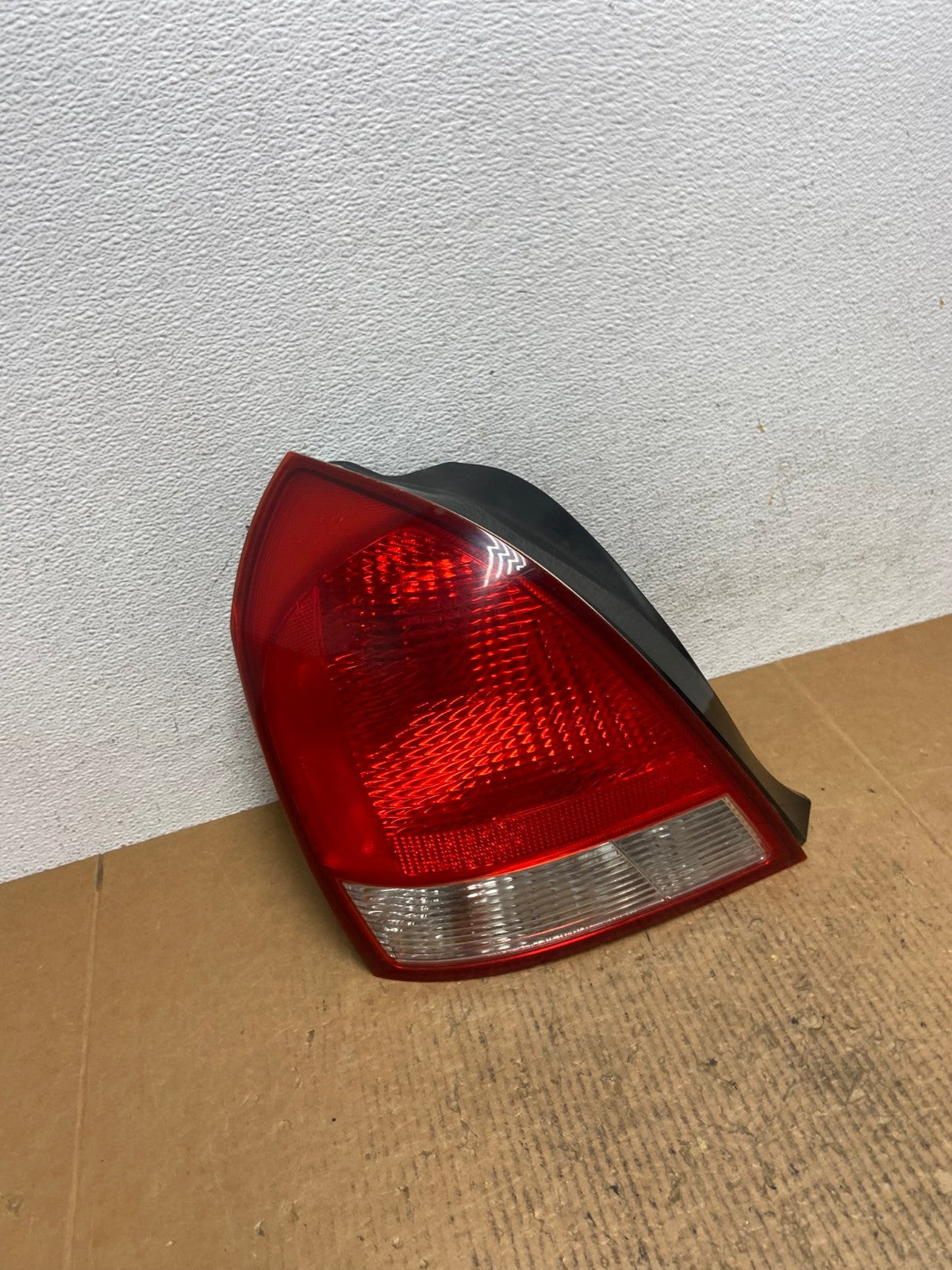 2001-2003 Sedan Hyundai Elantra Left Driver Lh Side Tail Light AE1530 LK2