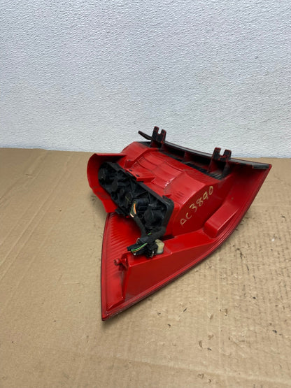 2002-2005 Mercedes ML 350 Ml-Class Right Passenger Rh Side Tail Light AC3890 LK5