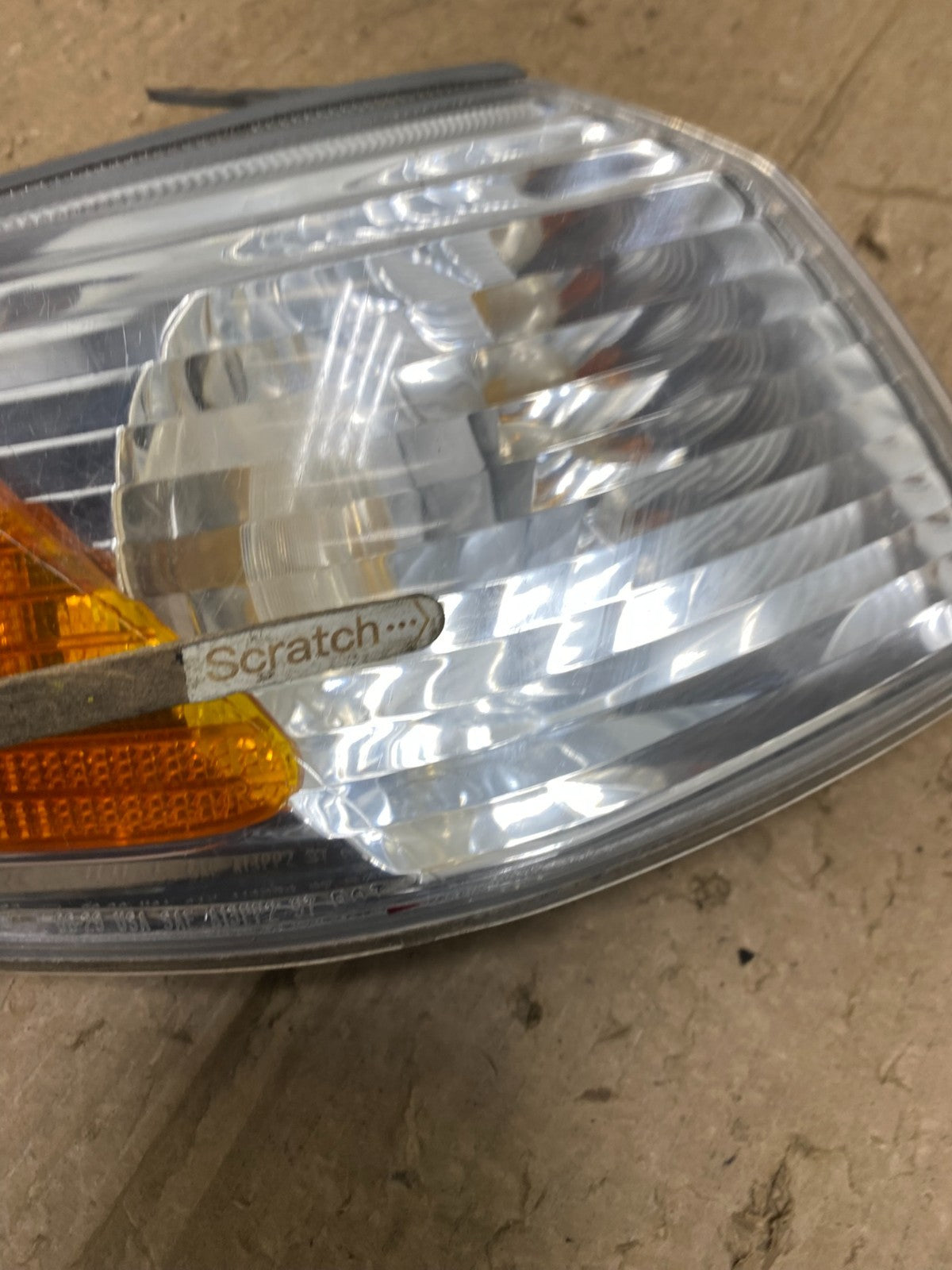 2000 - 2001 Toyota Camry Front Right Passenger RH Turn Signal Oem V3222 DW4