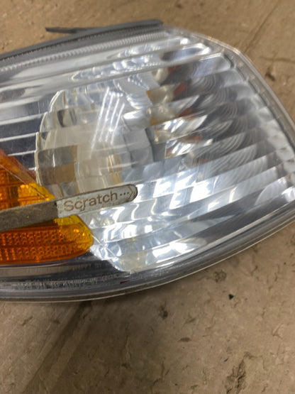 2000 - 2001 Toyota Camry Front Right Passenger RH Turn Signal Oem V3222 DW4