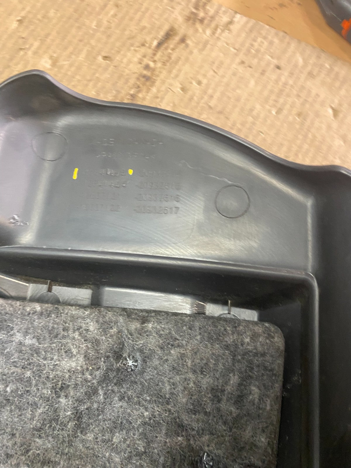 2010 to 2012 Cadillac SRX 3.6L Plastic Engine Cover Shield s3469 DG8