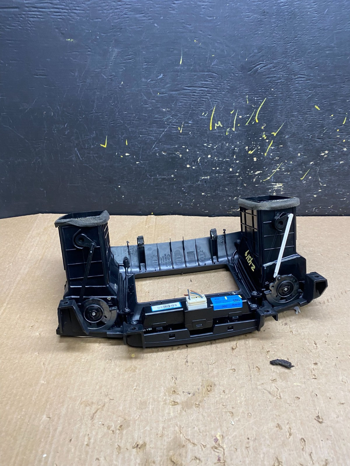2007 - 2009 Kia Amanti Center Console Dash Radio Panel Trim OEM Z4319 DG4