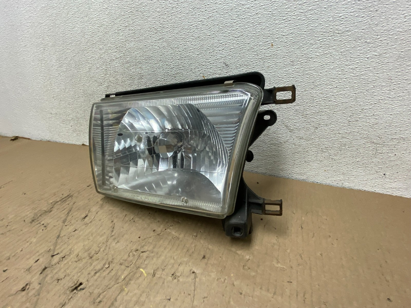 1996 to 2002 Toyota 4Runner Halogen Right Headlight AG8080 DW2