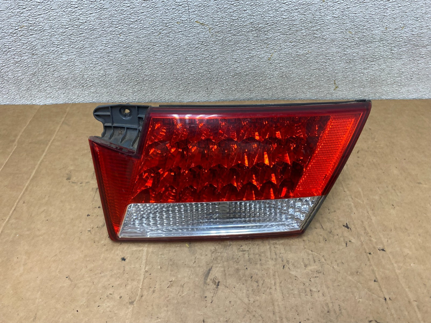2006 2007 2008 2009 Hyundai Azera Right Passenger Inner Tail Light T2284 DW0