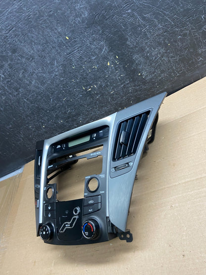 2011 - 2014 Hyundai Sonata Center Radio Climate Control Air Vent Bezel AG5145 DG1