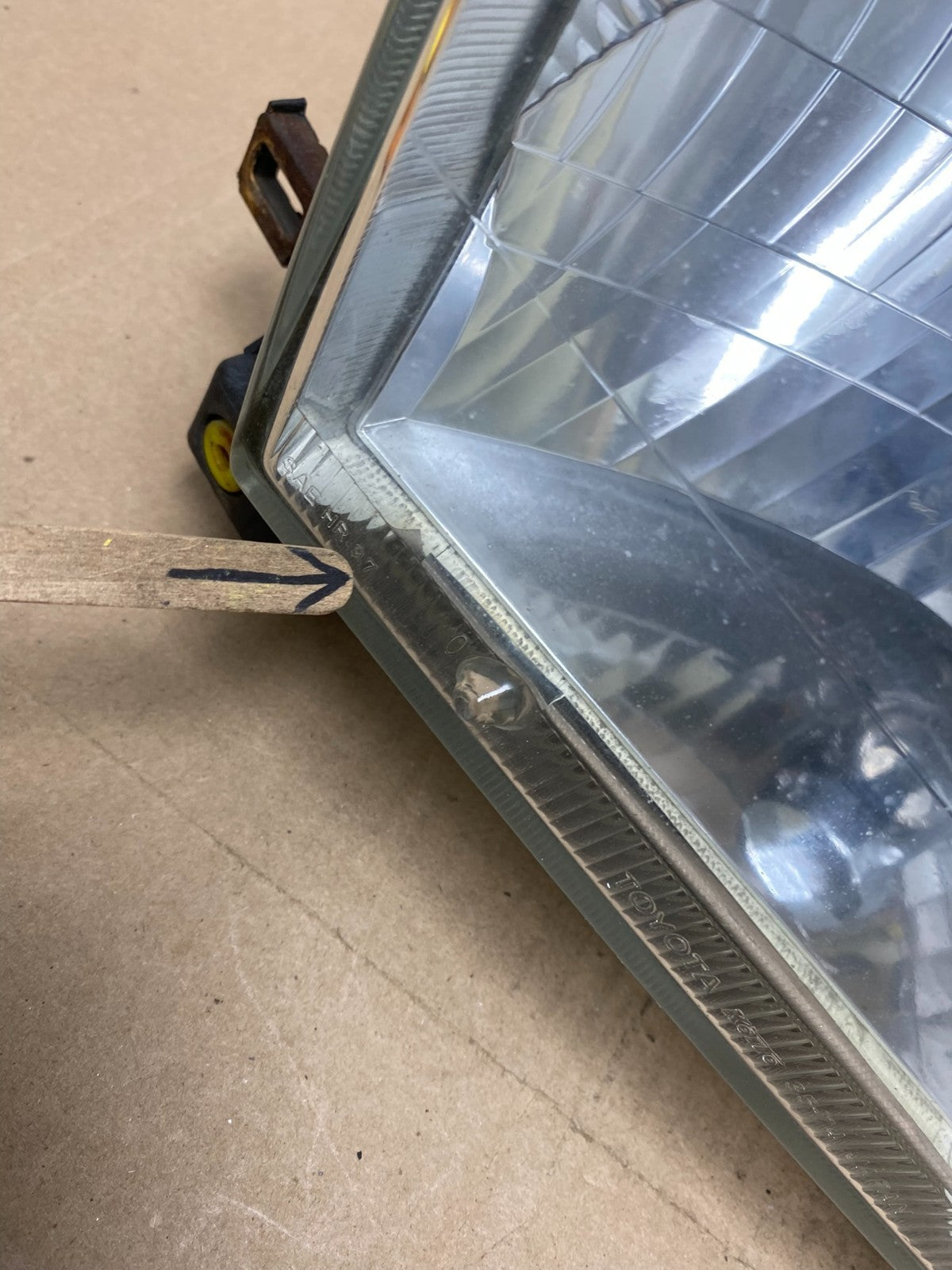 1996 to 2002 Toyota 4Runner Halogen Left Driver LH Headlight AE6636 DW4