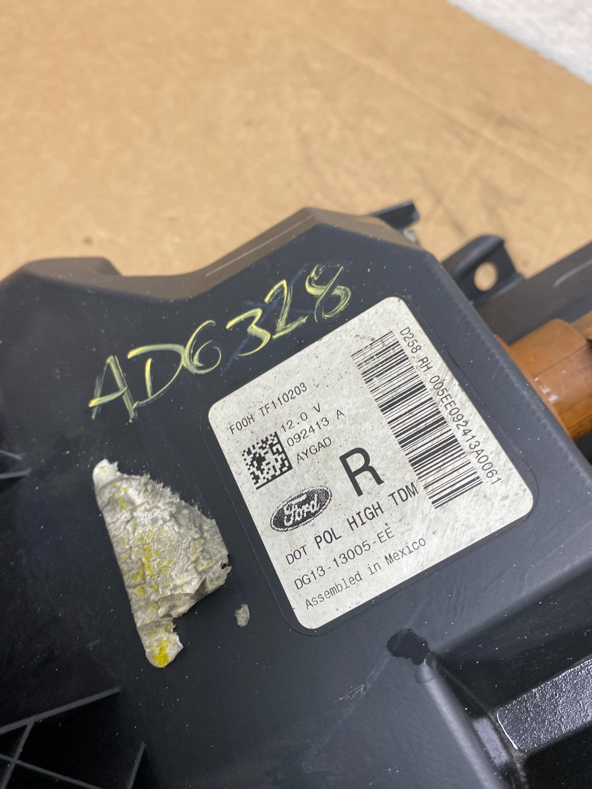 2013 to 2019 Ford Taurus Right Passenger RH Side Headlight Halogen AD6328 DW9