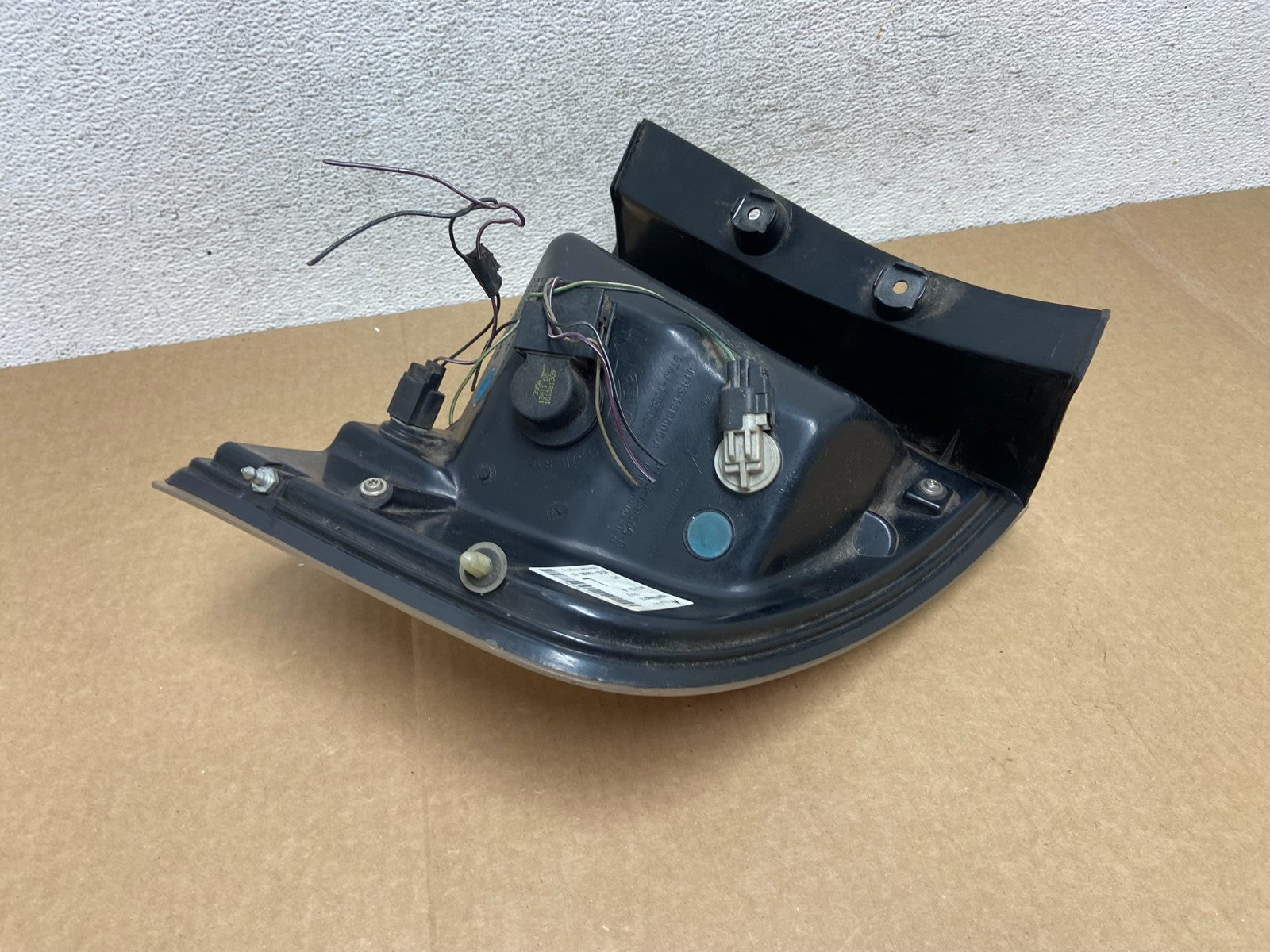 2007 to 2010 Ford Edge Tail light Left Driver Side AF9485 DW5