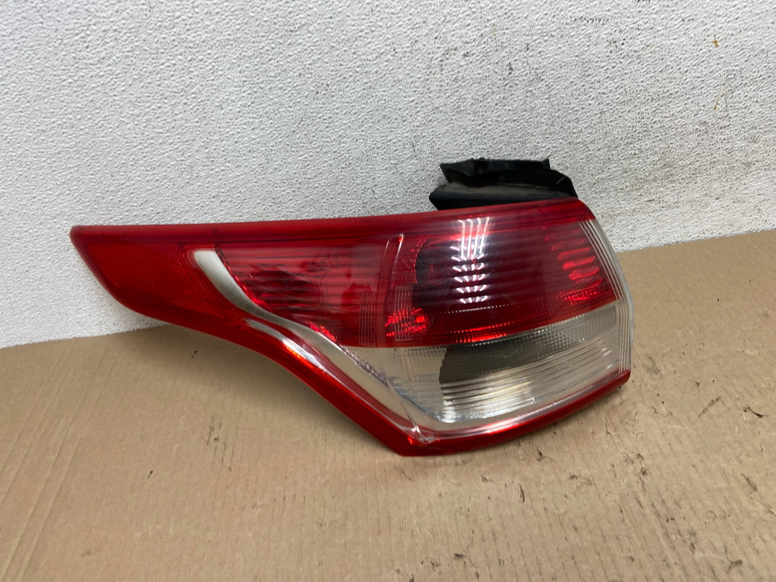 2013 to 2016 Ford Escape Left Driver LH Side Tail Light AE9656 LK0
