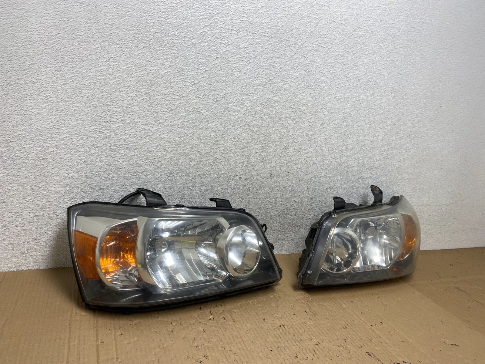 2004 2005 2006 Toyota Highlander Headlights Left+Right Side AE9044 DW2