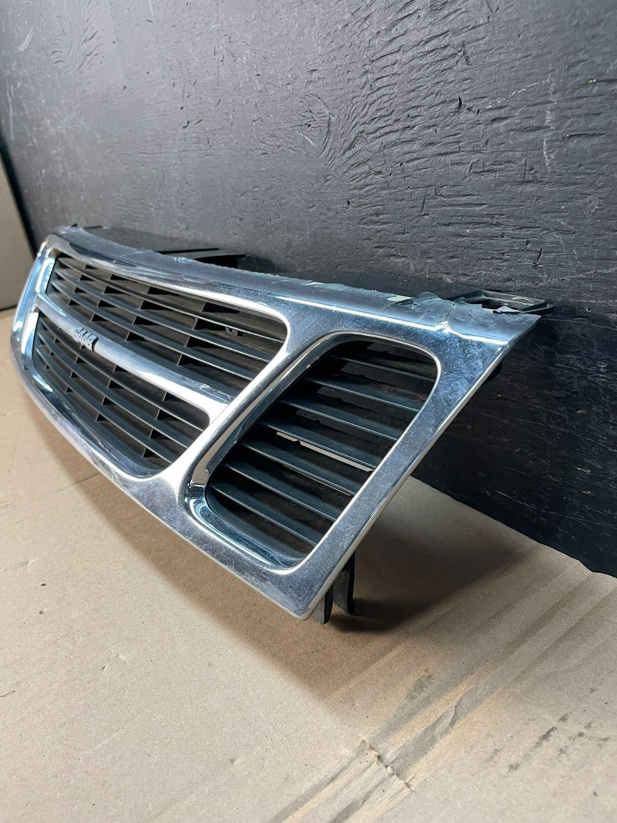 1994 to 1997 Saab 900 Front Upper Center Grille Grill ad8362 DG1