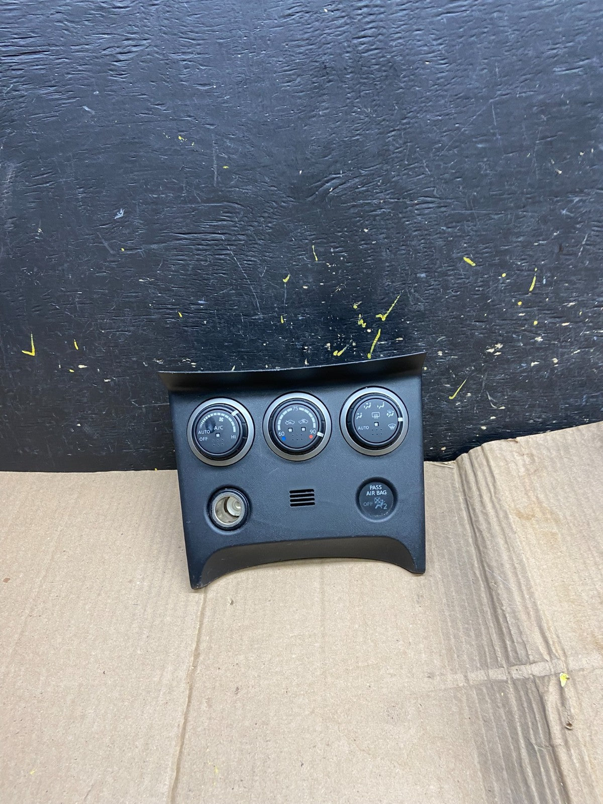 2011 to 2015 Nissan Rogue Heater Temperature AC Climate Control OEM X1728 DG0