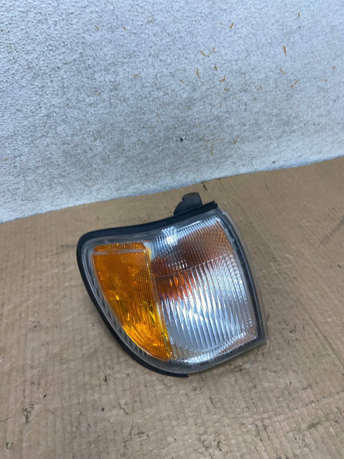 1999 to 2004 Nissan Pathfinder Passenger Right Park Light Turn Signal AI8137 LK2