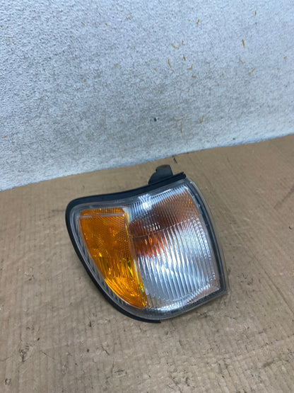 1999 to 2004 Nissan Pathfinder Passenger Right Park Light Turn Signal AI8137 LK2
