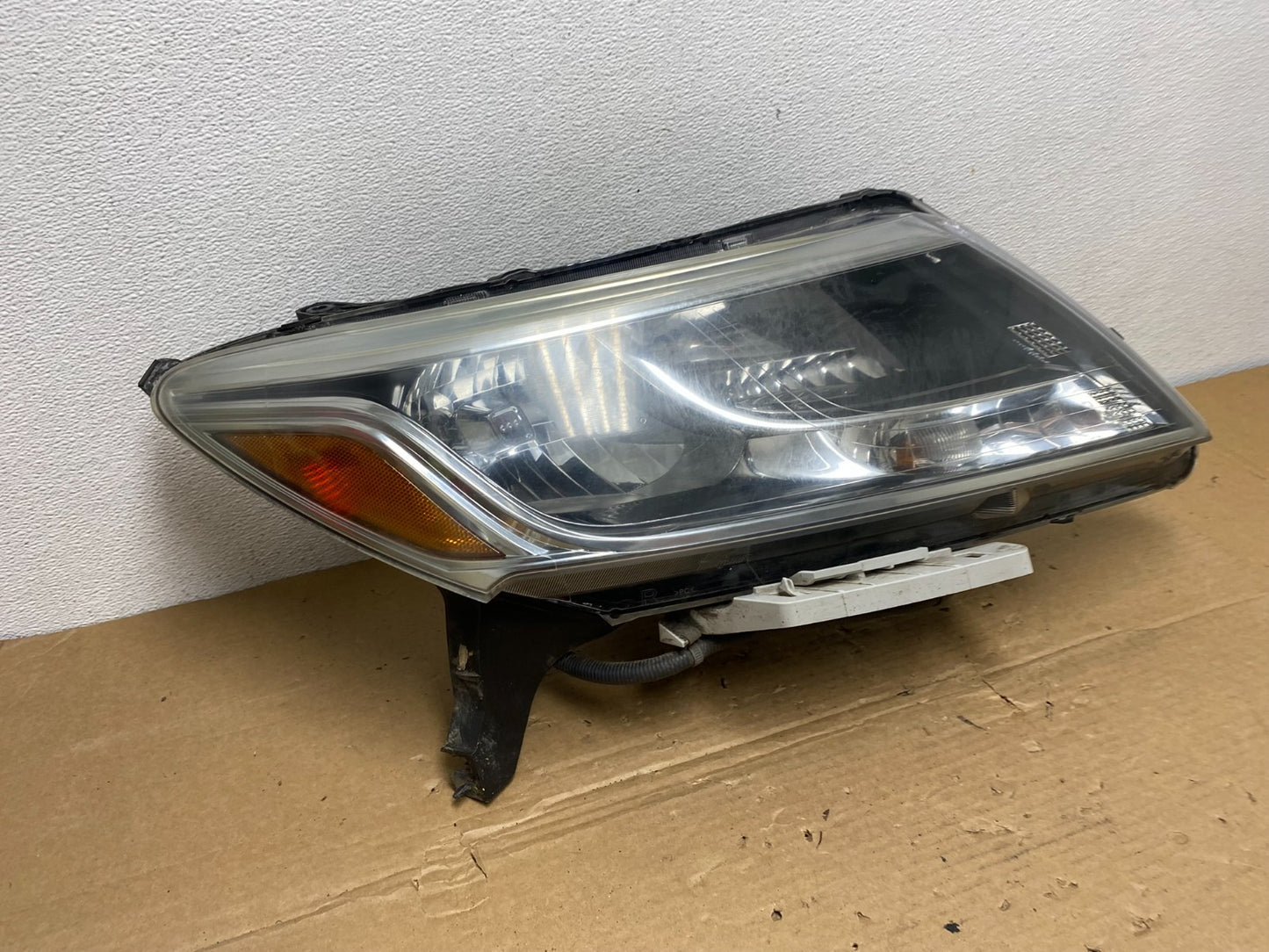 2013 to 2016 Nissan Pathfinder Right Passenger RH Side Headlight AD3953 DW2