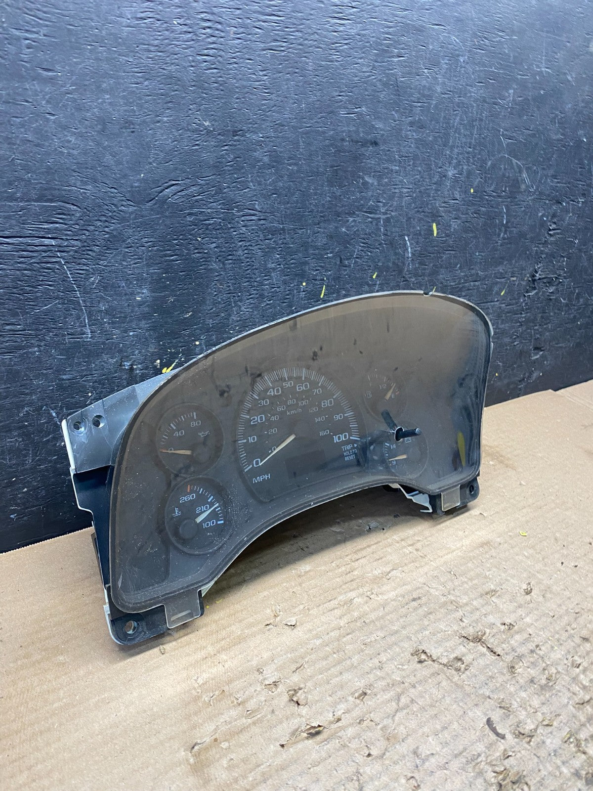 2004 to 2007 Chevrolet Express Speedometer Cluster Gauge OEM  S3242 DG2