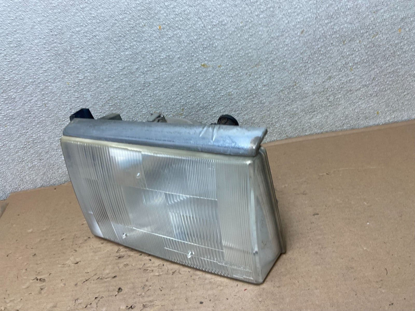 1990 to 1993 Volvo 240 Driver Left Side Headlight AB0140 DW1