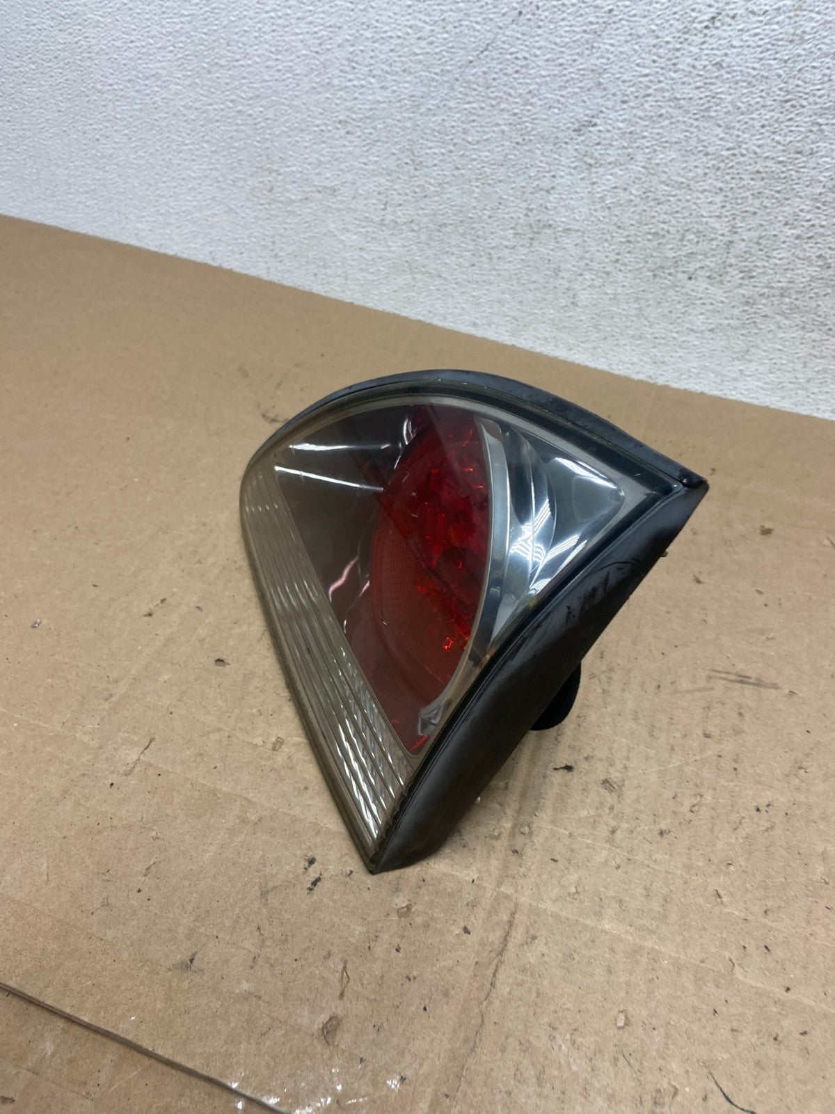 2000-2003 Lexus RX300 Right Passenger Side Rear Inner Tail Light AE6077 LK1