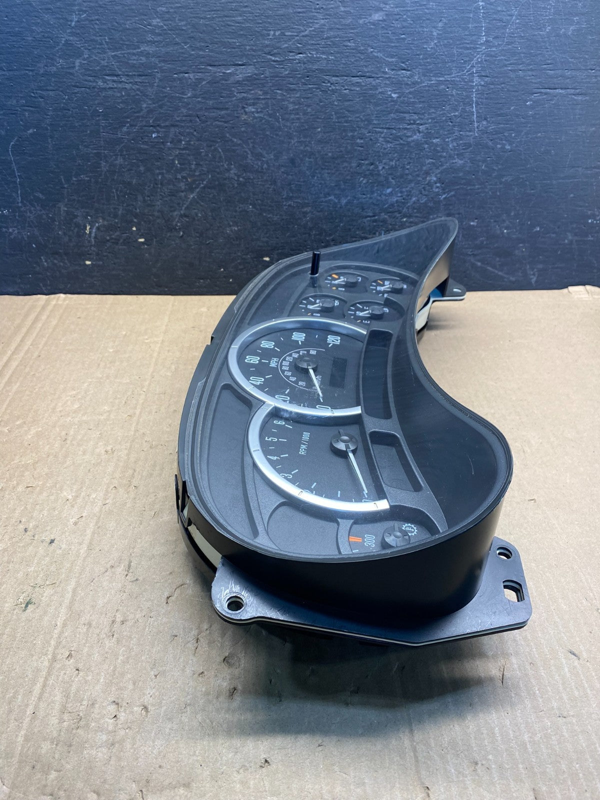 2003 to 2006 Cadillac Escalade Instrument Speedometer Cluster Gauge AE76341