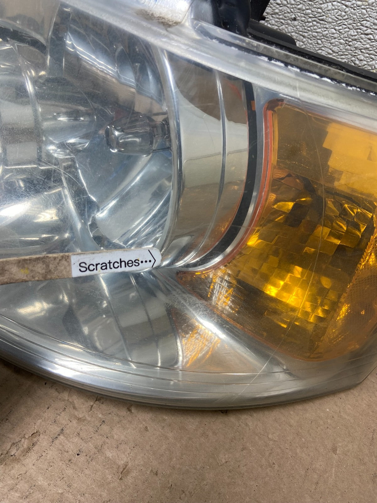 2003 - 2006 Ford Expedition Left Driver LH Side Headlight Halogen Oem AB2513 DW3
