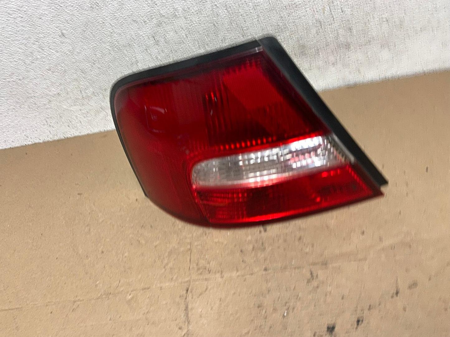 2000 to 2001 Nissan Altima Left Driver LH Side Tail Light AF4514 LK0