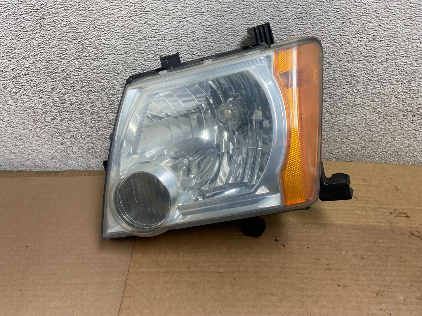 2005 - 2015 Nissan Xterra Driver Left LH Side Headlight AB5170 DW0