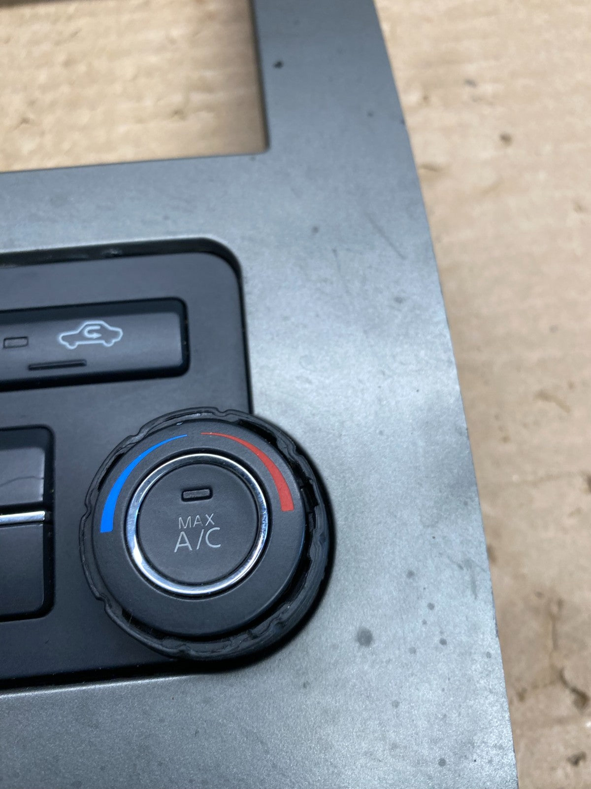 2008 - 2012 Nissan Titan Climate Control Hvac Radio Bezel AG6464 DG1