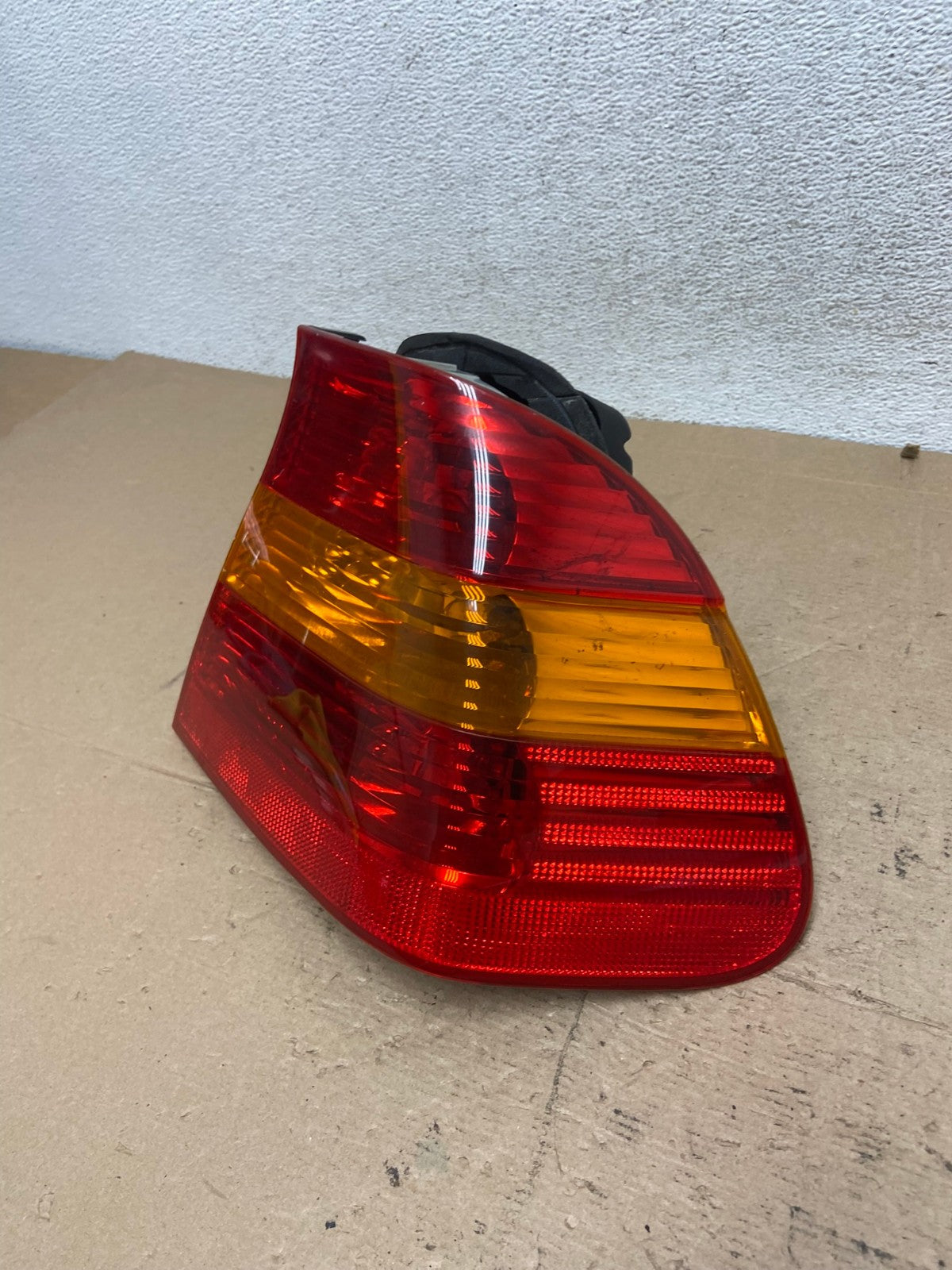 2002 - 2005 BMW 3 E46 Series Right Passenger RH Side Tail Light AF4927 LK1
