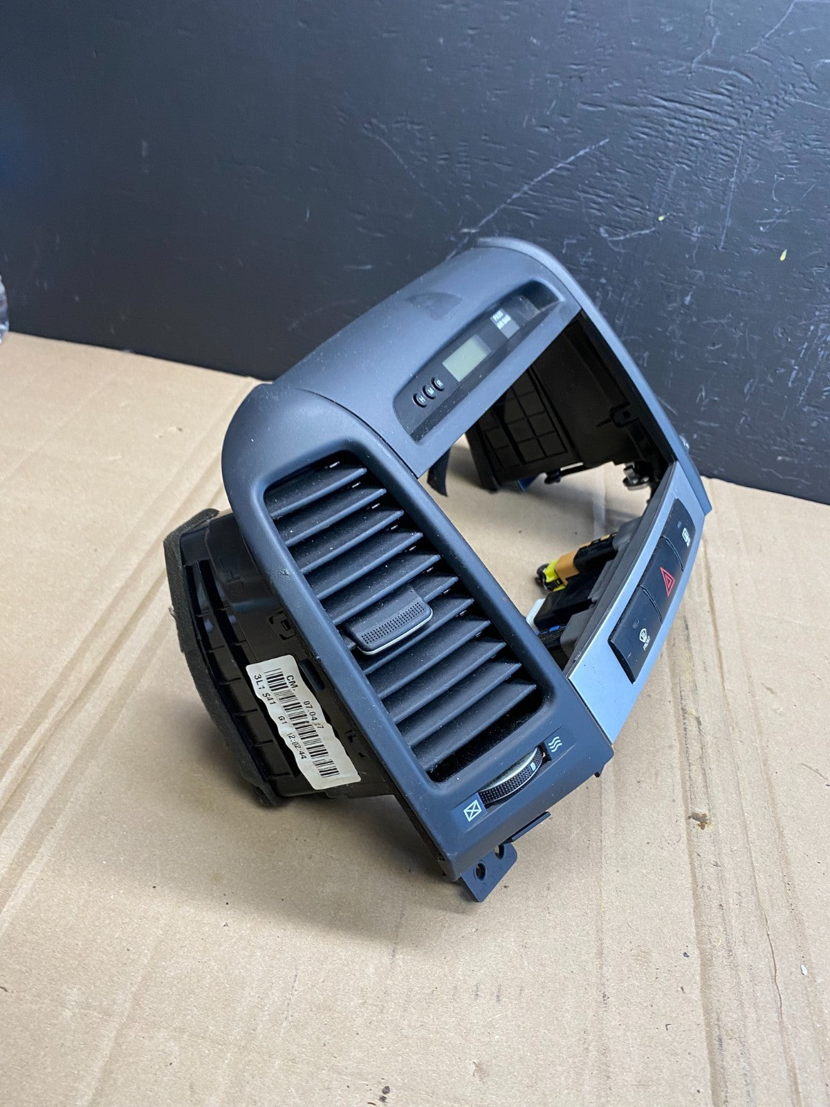 2007 to 2012 Hyundai Santa Fe Center Air Vent A/C Clock Bezel Trim AB8710 DG1