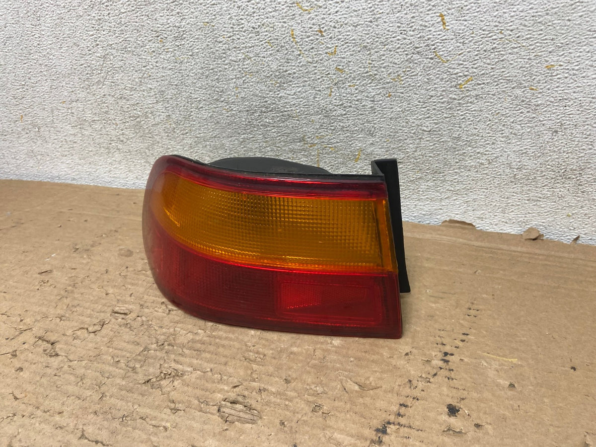 1992 to 1995 Honda Civic Left Driver LH Side Tail Light AH9291 LK2