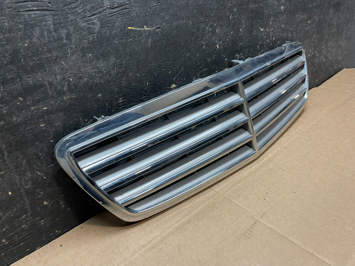 2001 to 2007 Mercedes C-Class Front Upper Grill Grille OEM Y9340 DG1