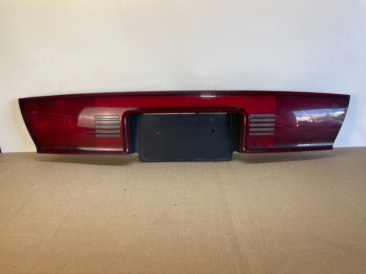 1997 to 2004 Buick Regal Center Trunk Lid Tail Light Lamp AG9877 DG0