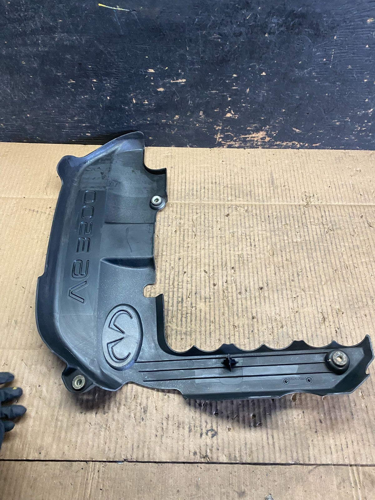 2001 2002 2003 Infiniti QX4 Engine Motor Cover t6779 DG16