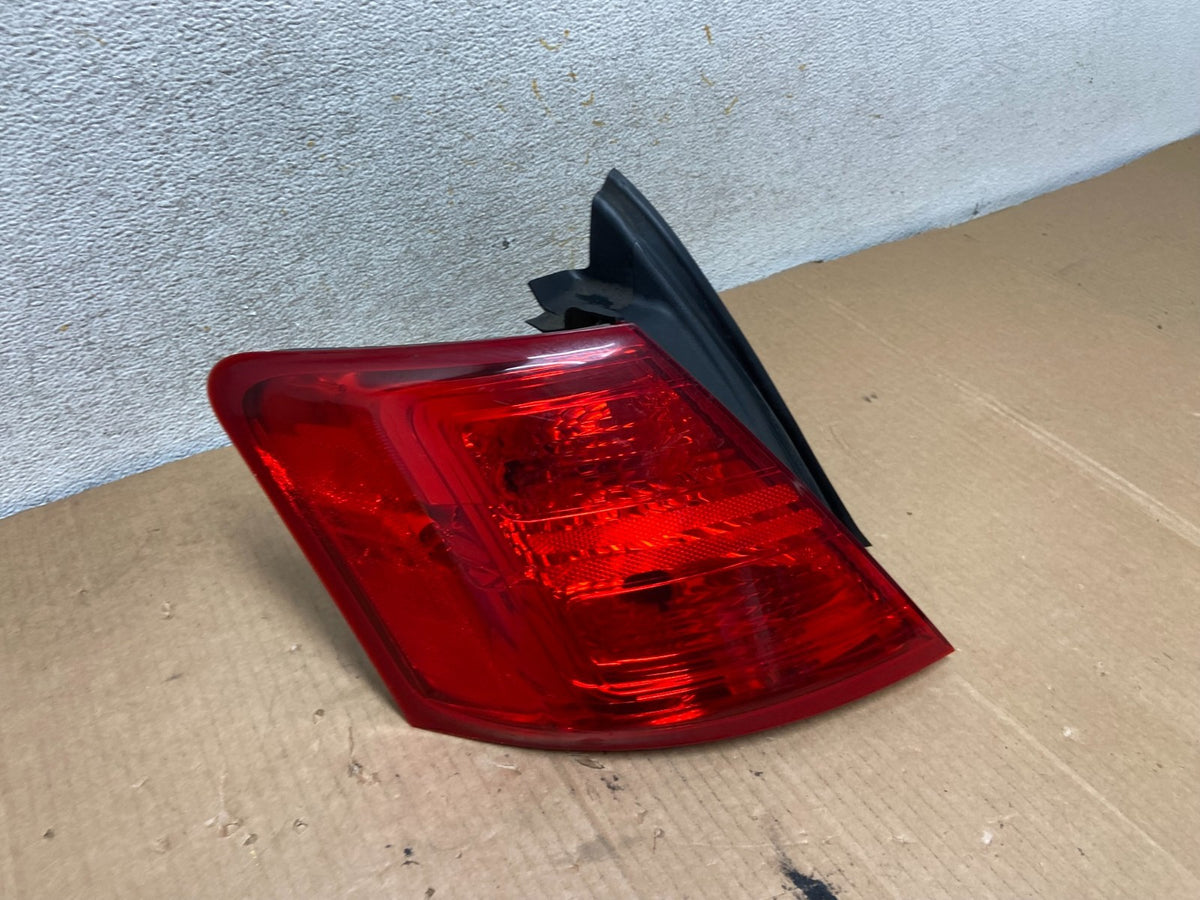 2014 to 2018 Ford Taurus Interceptor Left Driver LH Side Tail Light AI8756 LK2