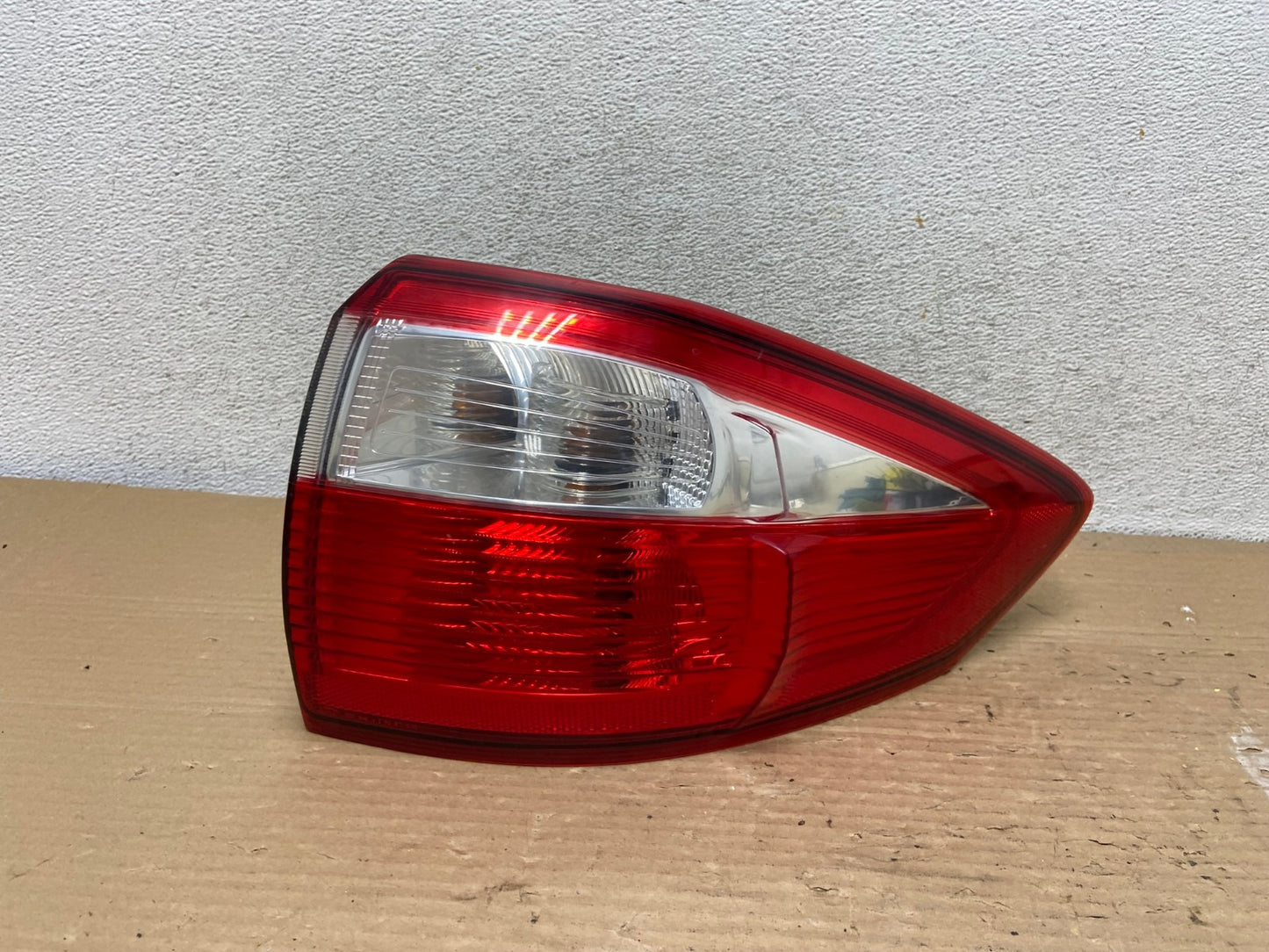 2013 to 2016 Ford C-Max Right Passenger RH Side Tail light AG9132 LK0
