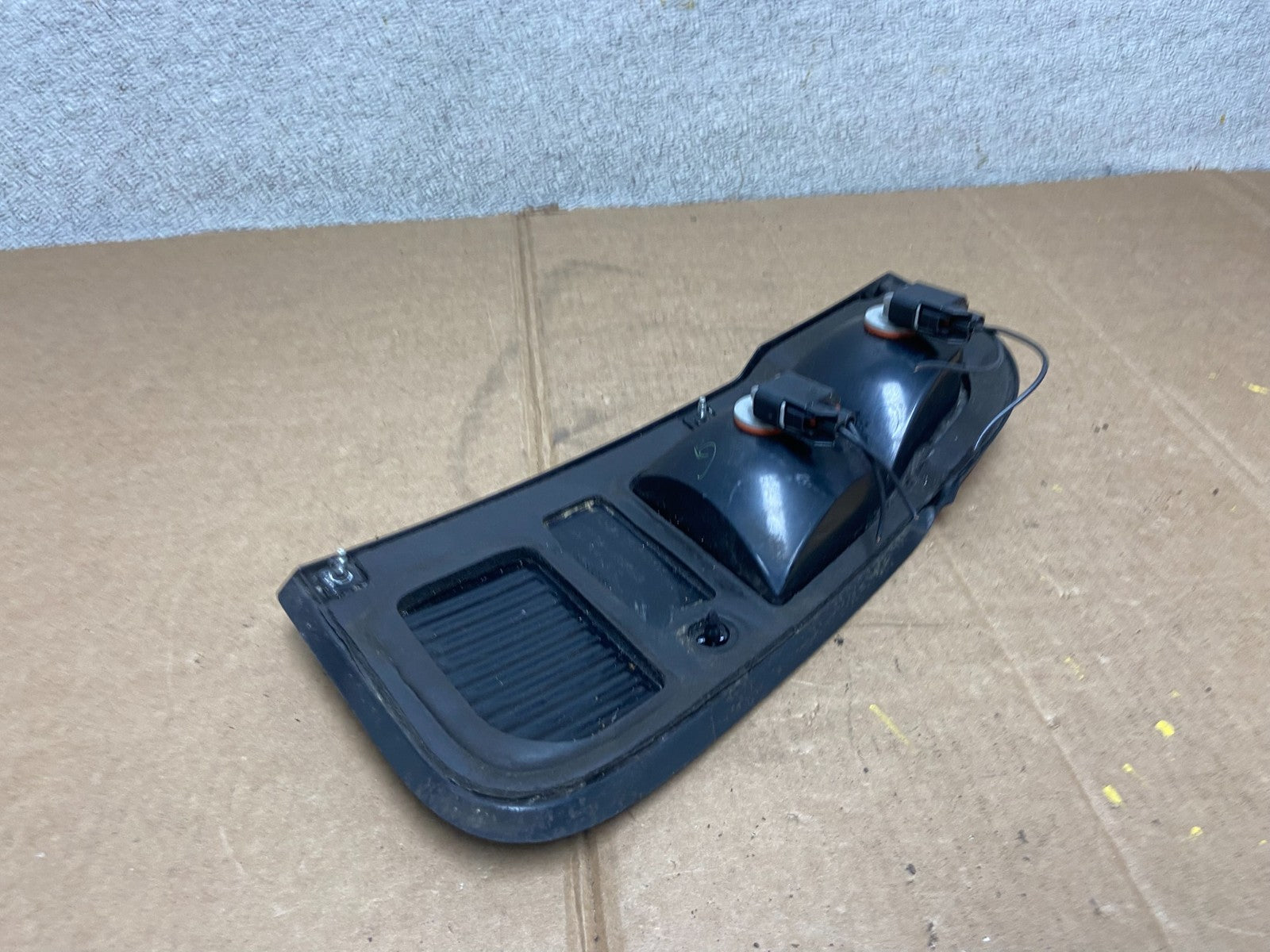 2003 to 2005 Lincoln Aviator Right Passenger Inner Tail Light Side OEM AA1185 DW3