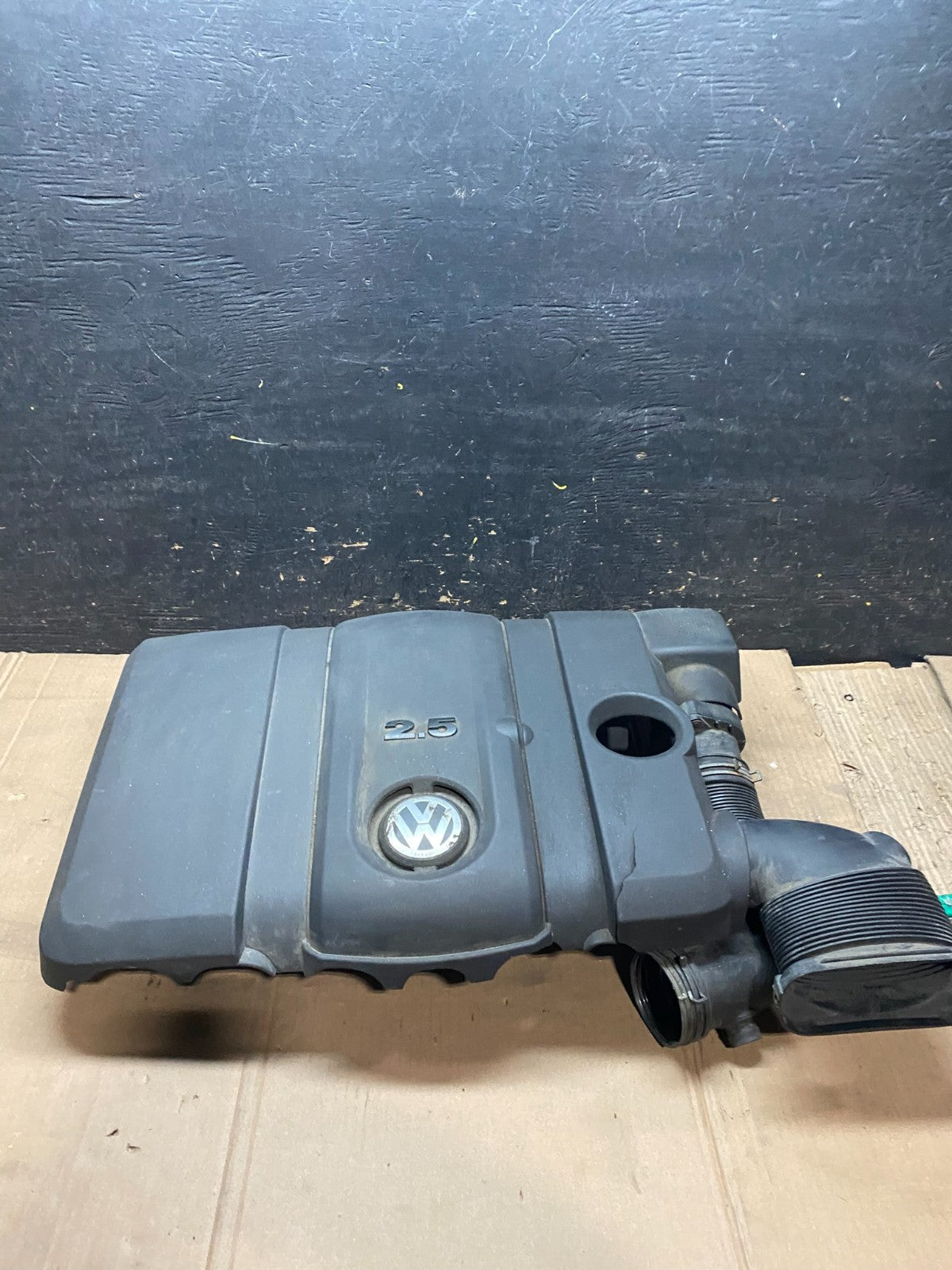 2005 to 2008 Volkswagen Jetta Beetle 2.5L Passat Engine Cover 07k129601j V9968 D0