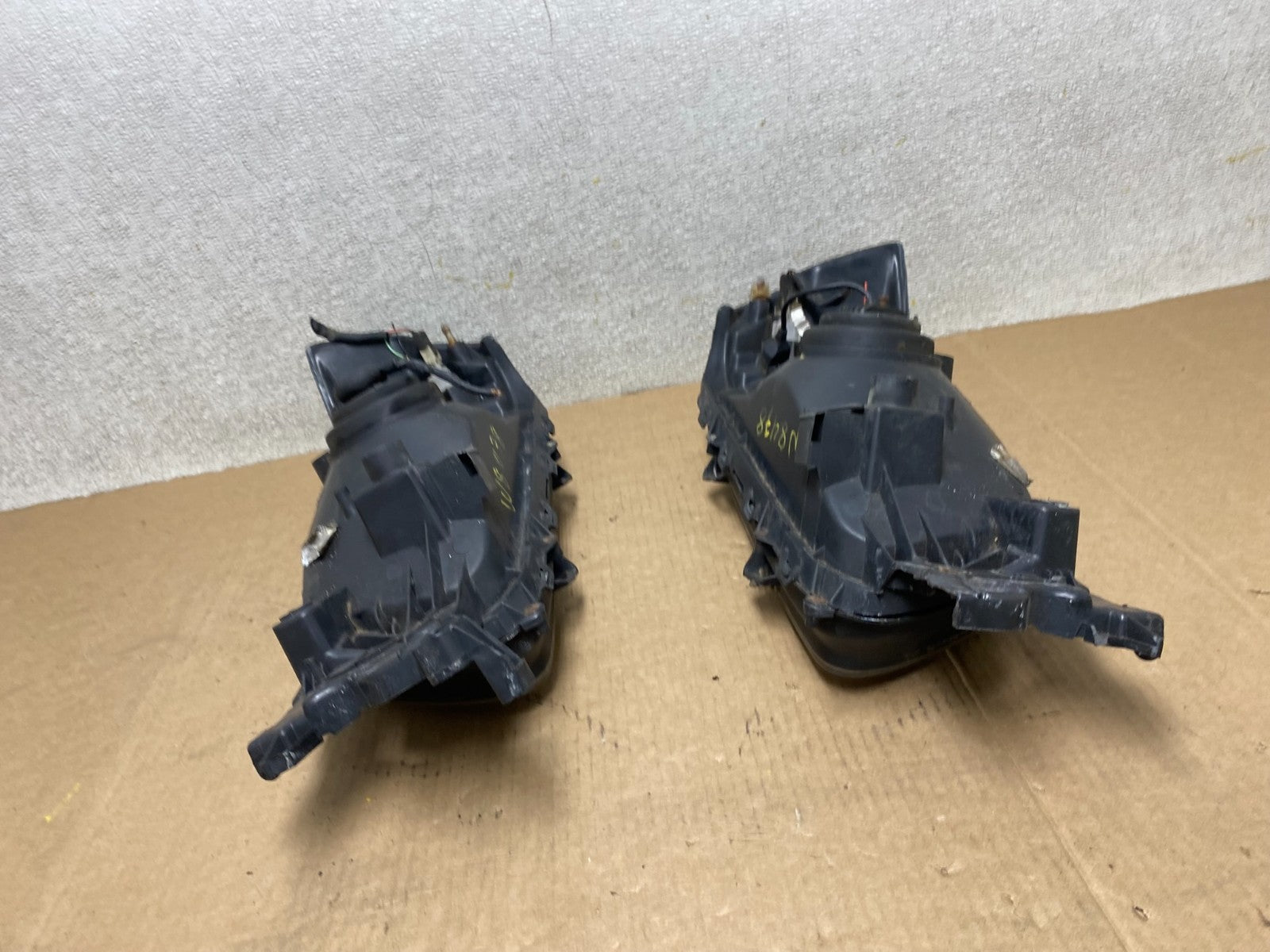 2003 2004 Subaru Forester Left+Right Headlights Halogen W8478 DW14