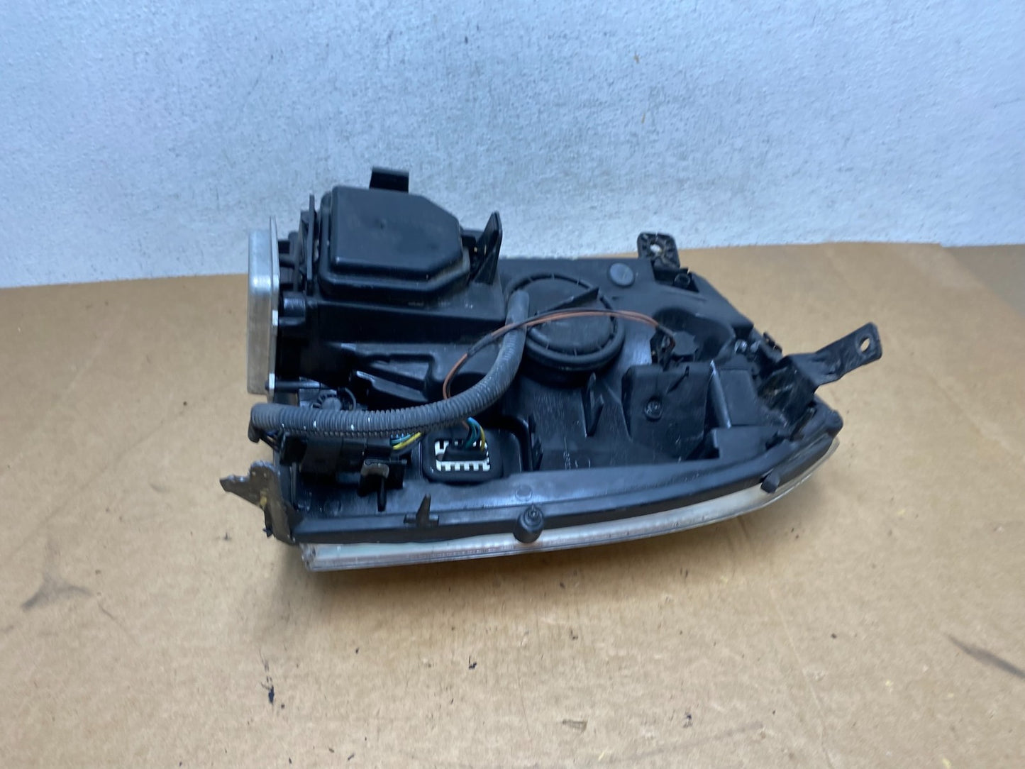 2007 - 2014 Cadillac Escalade Right Passenger Side Xenon HID Headlight AE3219 DW8