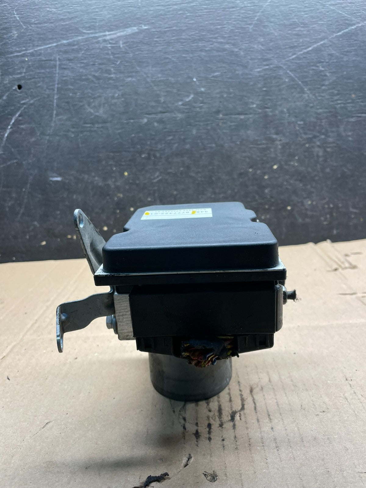 2007 to 2013 BMW 328i ABS Anti-Lock Brake Pump 6768550 v1975 DG2