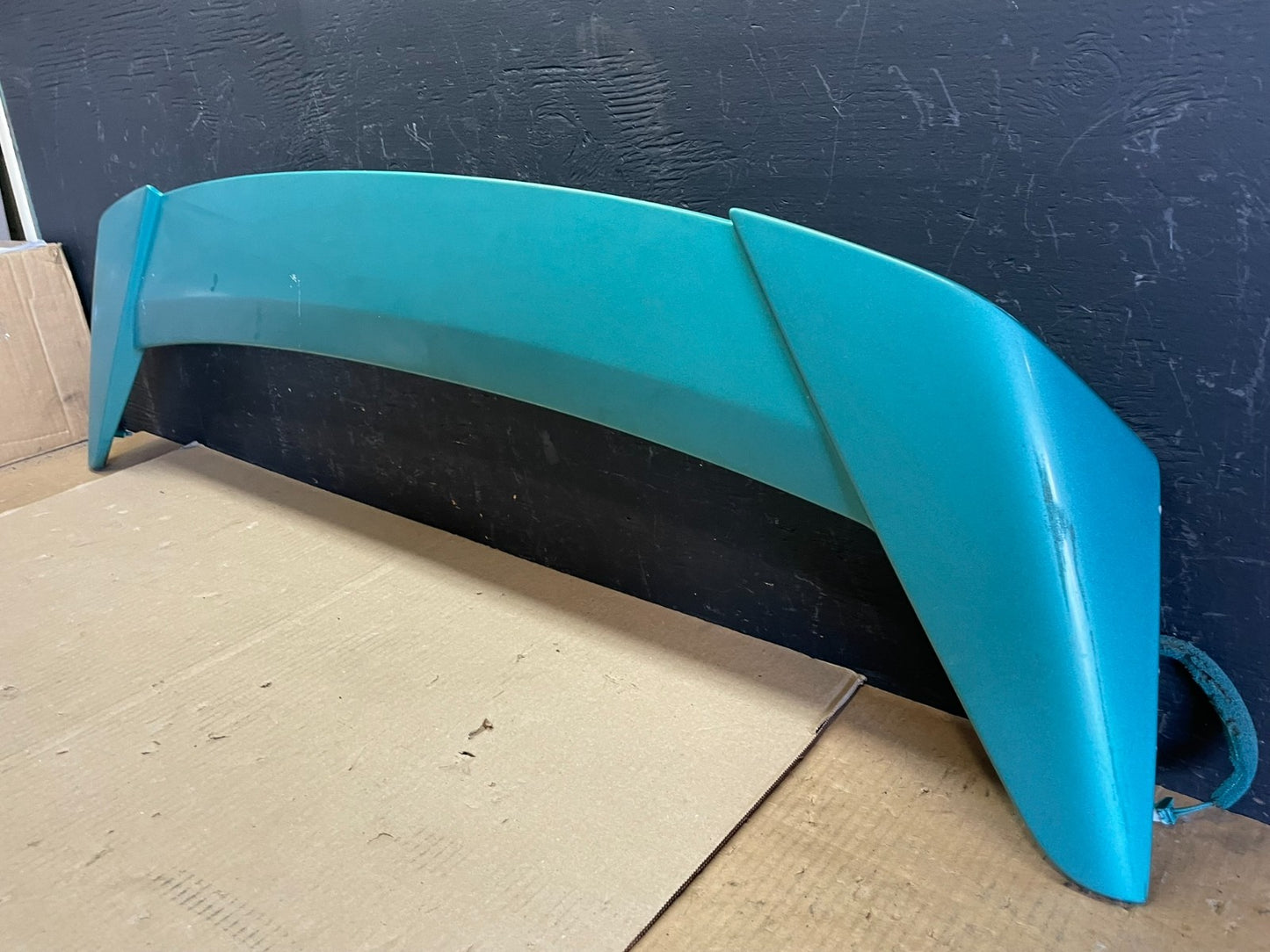 2003 to 2008 Hyundai Tiburon Rear Spoiler Wing W/ 3RD Break Light AB78621