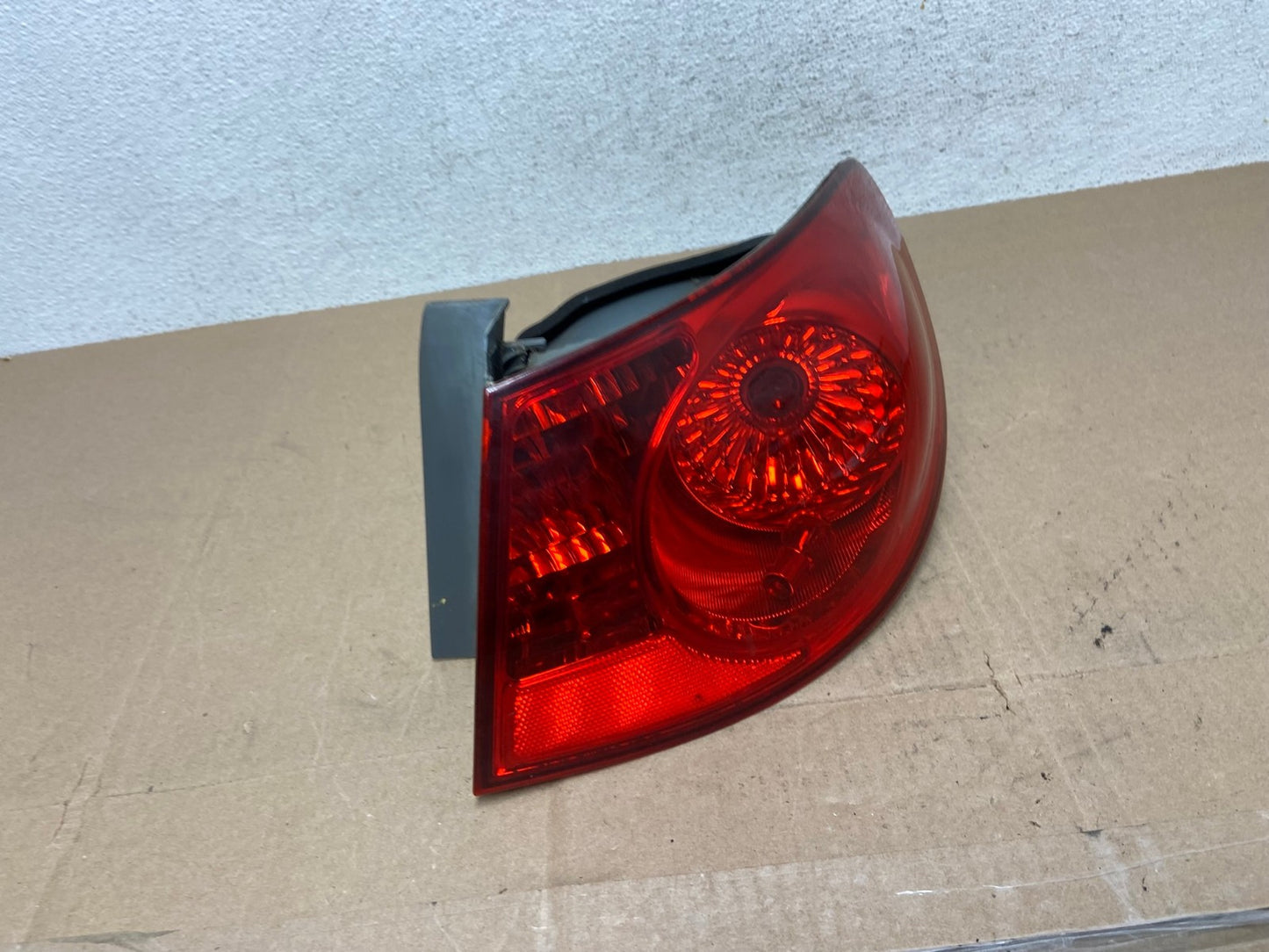 2007 to 2010 Hyundai Elantra Sedan Right Passenger Side Tail Light AE6696 LK2