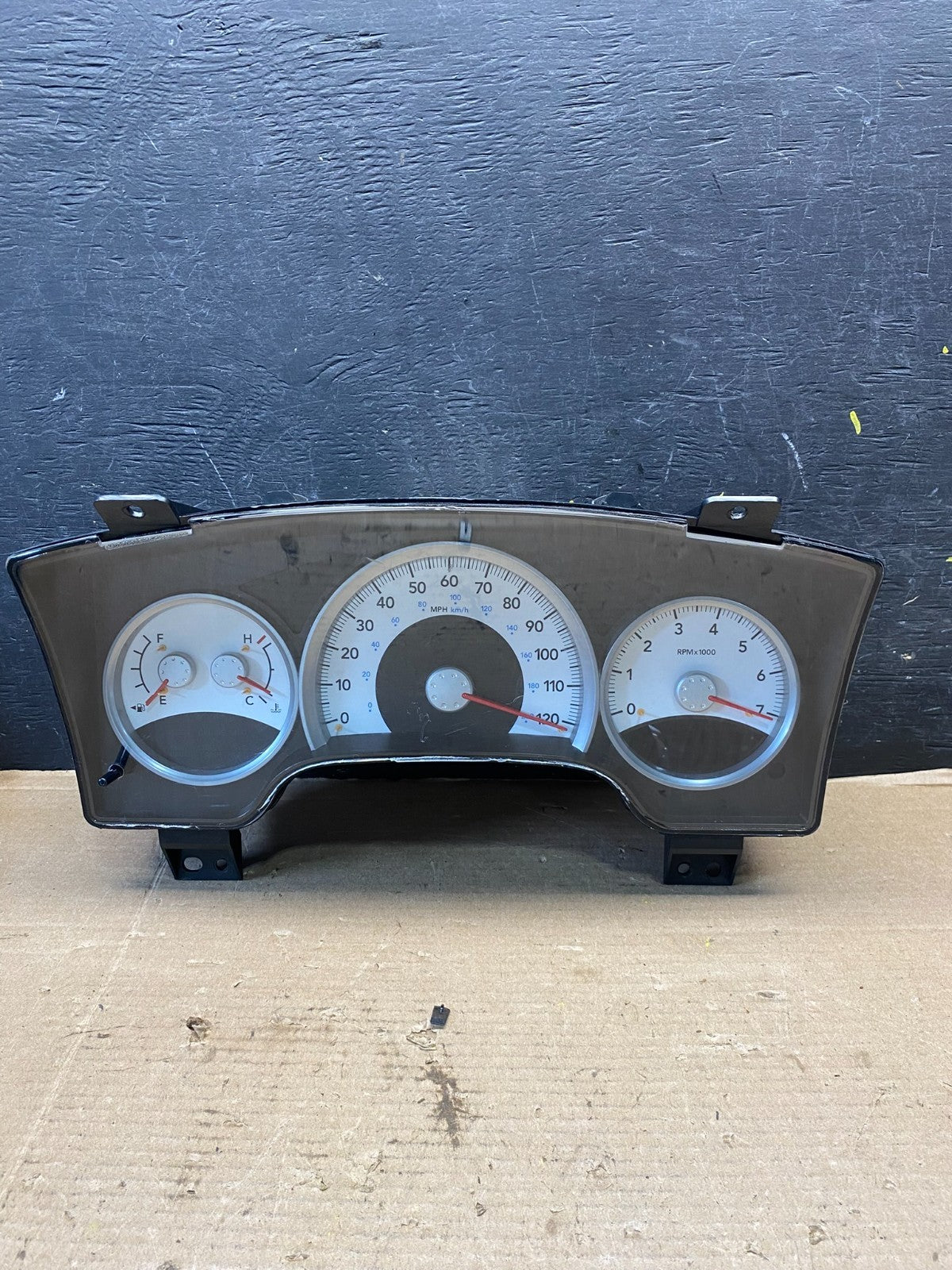 2005 Dodge Durango Speedometer Instrument Cluster Gauge OEM R2879 DG0