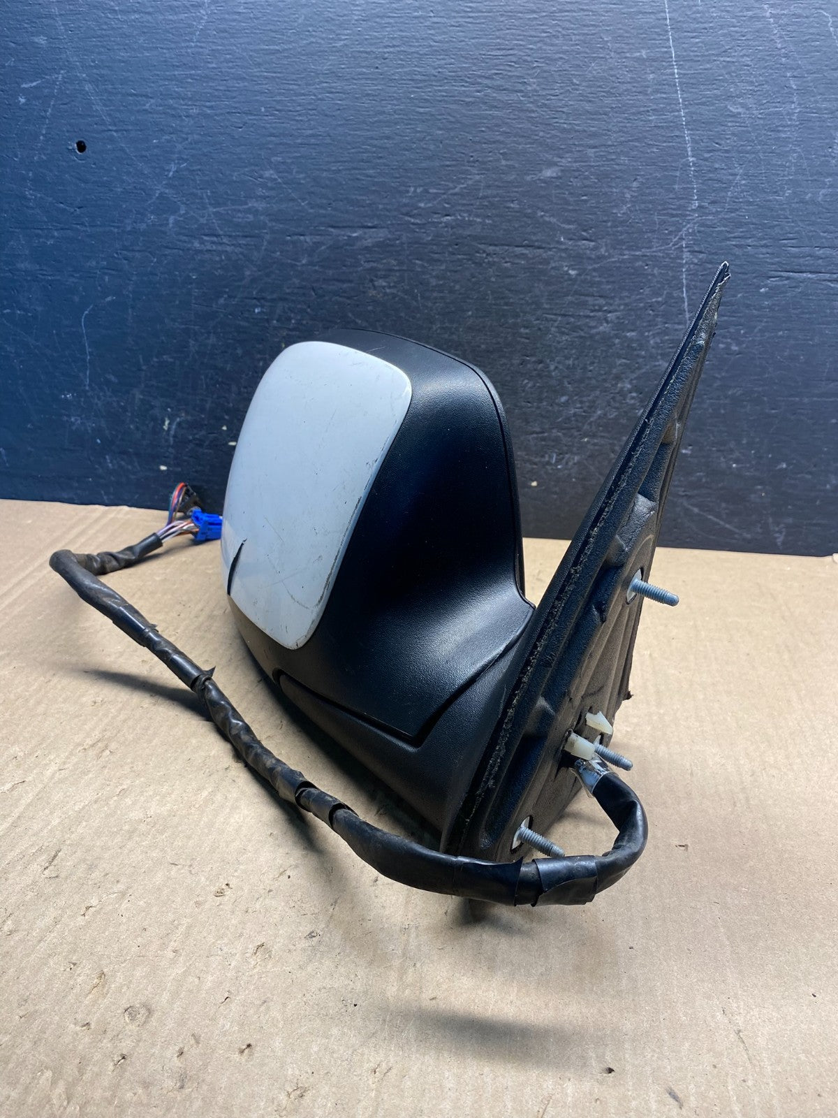 2003-2006 Chevrolet Tahoe Suburban Right Passenger Turn Door Mirror AE7650 DW1