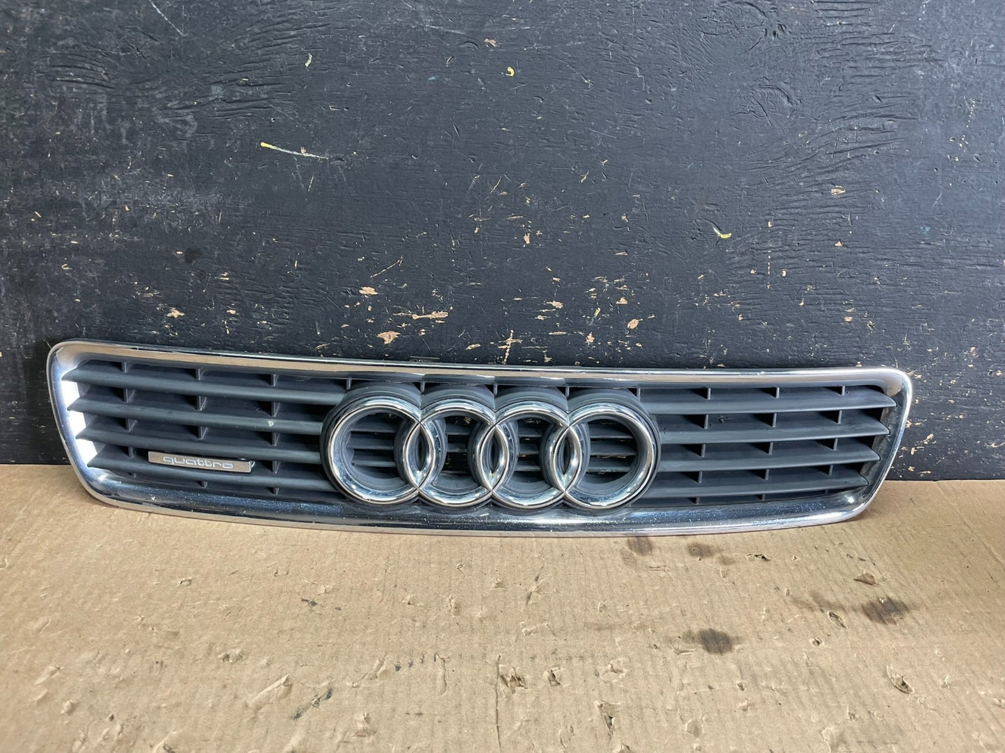 2000 to 2002 Audi A4 Upper Front Grill Grille OEM y9845 DG0